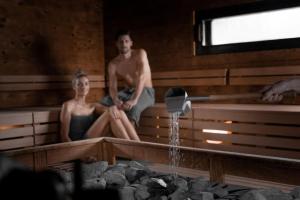 a man and a woman sitting in a bath tub at Avita Resort Bad Tatzmannsdorf in Bad Tatzmannsdorf