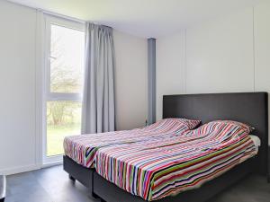 Säng eller sängar i ett rum på Spacious holiday home in Noordwolde with garden