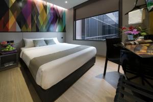 Hotel Mi Bencoolen房間的床