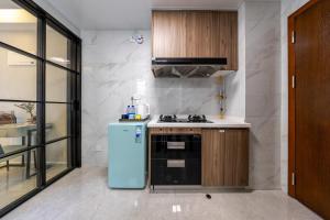 Cucina o angolo cottura di Excellence International Apartment - Convention & Exhibition Center