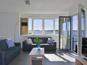 Posezení v ubytování Waterfront penthouse with roof terrace and private jetty