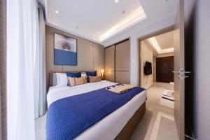 Letto o letti in una camera di Excellence International Apartment - Convention & Exhibition Center
