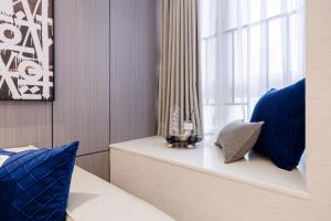 Letto o letti in una camera di Excellence International Apartment - Convention & Exhibition Center