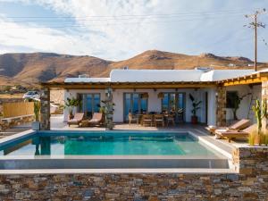 The swimming pool at or close to Villa Lefko