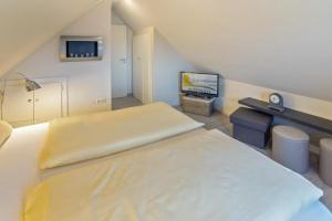 Een bed of bedden in een kamer bij Ferienwohnung-Nordperle-6