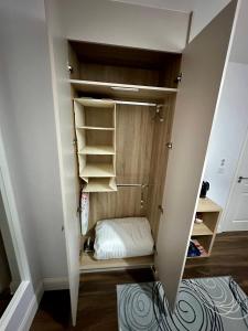 een inloopkast met planken en een deur bij Big Cozy Room near City Center in Dublin