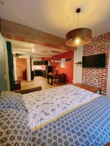 a bedroom with a large bed in a room at Lisloft Appartement à 5 Min du ZooParc de Beauval, Centre ville Saint-Aignan in Saint-Aignan