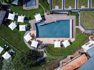 an overhead view of a yard with a swimming pool at Familienresort Ellmauhof - das echte All Inclusive in Saalbach Hinterglemm