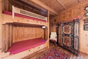 Chalet am Reschensee客房内的一张或多张床位
