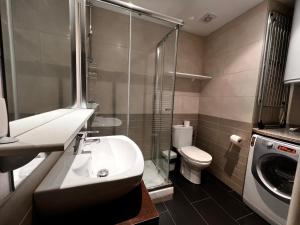 a bathroom with a sink and a washing machine at Frontera Blanca Superior in Pas de la Casa