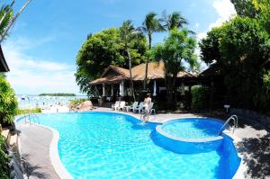 Bazén v ubytování Samui Natien Resort nebo v jeho okolí