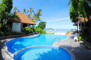 Bazén v ubytování Samui Natien Resort nebo v jeho okolí