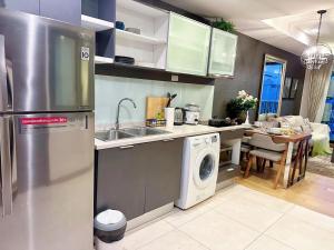 מטבח או מטבחון ב-The Astra Condo Changkhlan in Chiang Mai