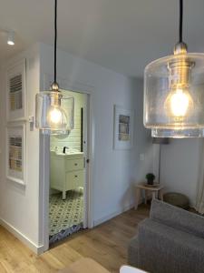 a living room with a couch and two chandeliers at Apartamento El Estanque - HA Peña Santa in Benia