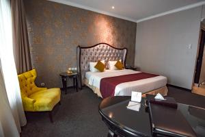Letto o letti in una camera di The Mirah Hotel Bogor