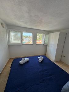 Una cama o camas en una habitación de Apartment Antonijo