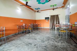 Reštaurácia alebo iné gastronomické zariadenie v ubytovaní SPOT ON Shivalik View Stay