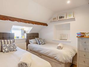 two beds in a room with white walls at 3 Bed in Cemaes 92812 in Llanfechell