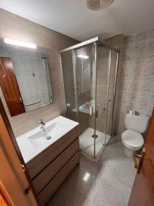 Koupelna v ubytování Appartement Spacieux proche commerces et plage Centre-Ville