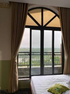 Postel nebo postele na pokoji v ubytování Hồng Ngọc 1 Hotel Tà Đùng