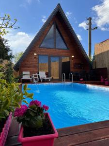 The swimming pool at or close to Maşukiye pink house bungalow