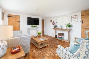 a living room with a couch and a table at Charming 4 Bed Cottage in Herts Countryside - Pass the Keys 