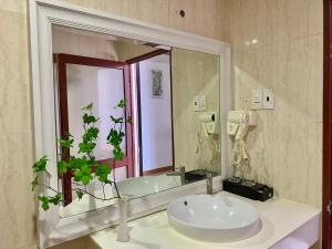 a bathroom with a sink and a large mirror at ZoZo House - Homestay Bai Sau 77 in Vung Tau
