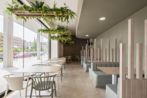 Restaurace v ubytování AMRO PAMPLONA Residencia de estudiantes + 14 fotografií