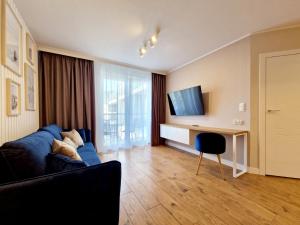 Telewizja i/lub zestaw kina domowego w obiekcie Avangard by Baltic Home