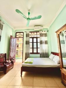 a bedroom with a bed and a ceiling fan at Thanh Lam Hotel in Sầm Sơn