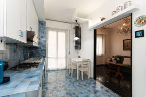 a kitchen with a table and a dining room at IMMOBIRENT - 5min spiagge - 15min centro città in Genoa