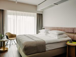 Postel nebo postele na pokoji v ubytování PURO Hotel Poznań Stare Miasto