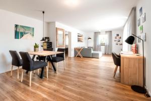 TV a/nebo společenská místnost v ubytování Ferien-Lodge Lindau - Private Sauna & nah am See