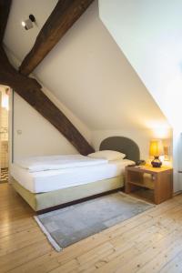 Postel nebo postele na pokoji v ubytování Hotel Altes Pfarrhaus Beaumarais