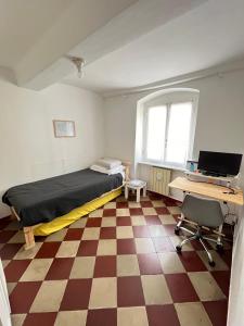 A television and/or entertainment centre at In piazzetta a Nervi