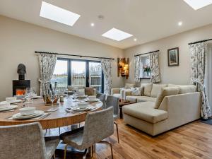 Χώρος καθιστικού στο 3 Bed in Bridgnorth 94532