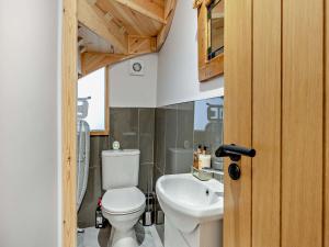 Ένα μπάνιο στο 3 Bed in Bridgnorth 94532 +21 φωτογραφίες