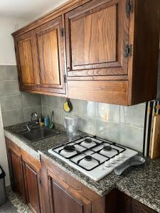 A kitchen or kitchenette at In piazzetta a Nervi