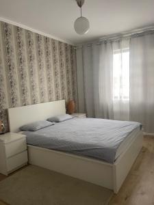 Säng eller sängar i ett rum på Greenfield Baneasa Apartment in Bucharest