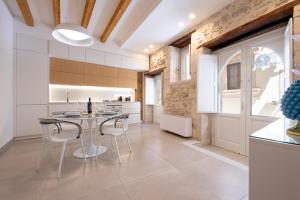 A kitchen or kitchenette at Casa Zummo Ortigia Luxury Apartment