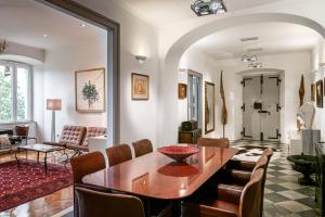 Posedenie v ubytovaní SECRET GARDEN APARTMENT by DuHomes