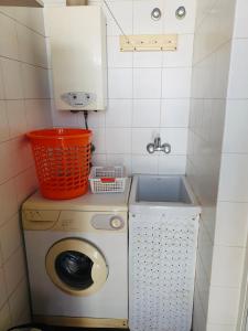 a washing machine with a basket on top of it at Casa Manoli in Málaga