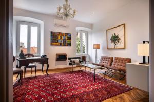 Posedenie v ubytovaní SECRET GARDEN APARTMENT by DuHomes