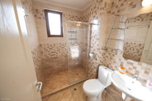 A bathroom at Villas in Complex Trakiyskiy Bryag