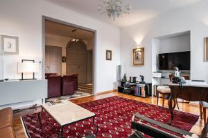 Posedenie v ubytovaní SECRET GARDEN APARTMENT by DuHomes + 31 fotografií