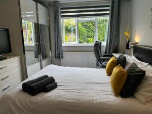 Gallery image of A luxury double bedroom with ensuite in High Wycombe in Buckinghamshire