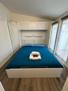 a bed in a small room with a blue mattress at La Dépendance in Alassio