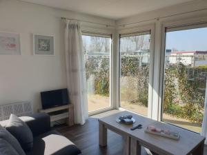 uma sala de estar com um sofá e uma grande janela em Luxury Holiday Home in Bantega with Harbour and Sloop em Bantega