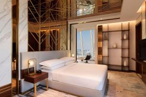 Vuode tai vuoteita majoituspaikassa Velero Hotel Doha Lusail