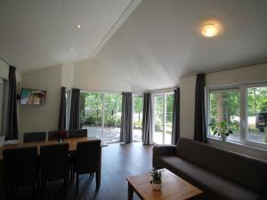 Gallery image of Nice chalet with dishwasher surrounded by forest in De Bult